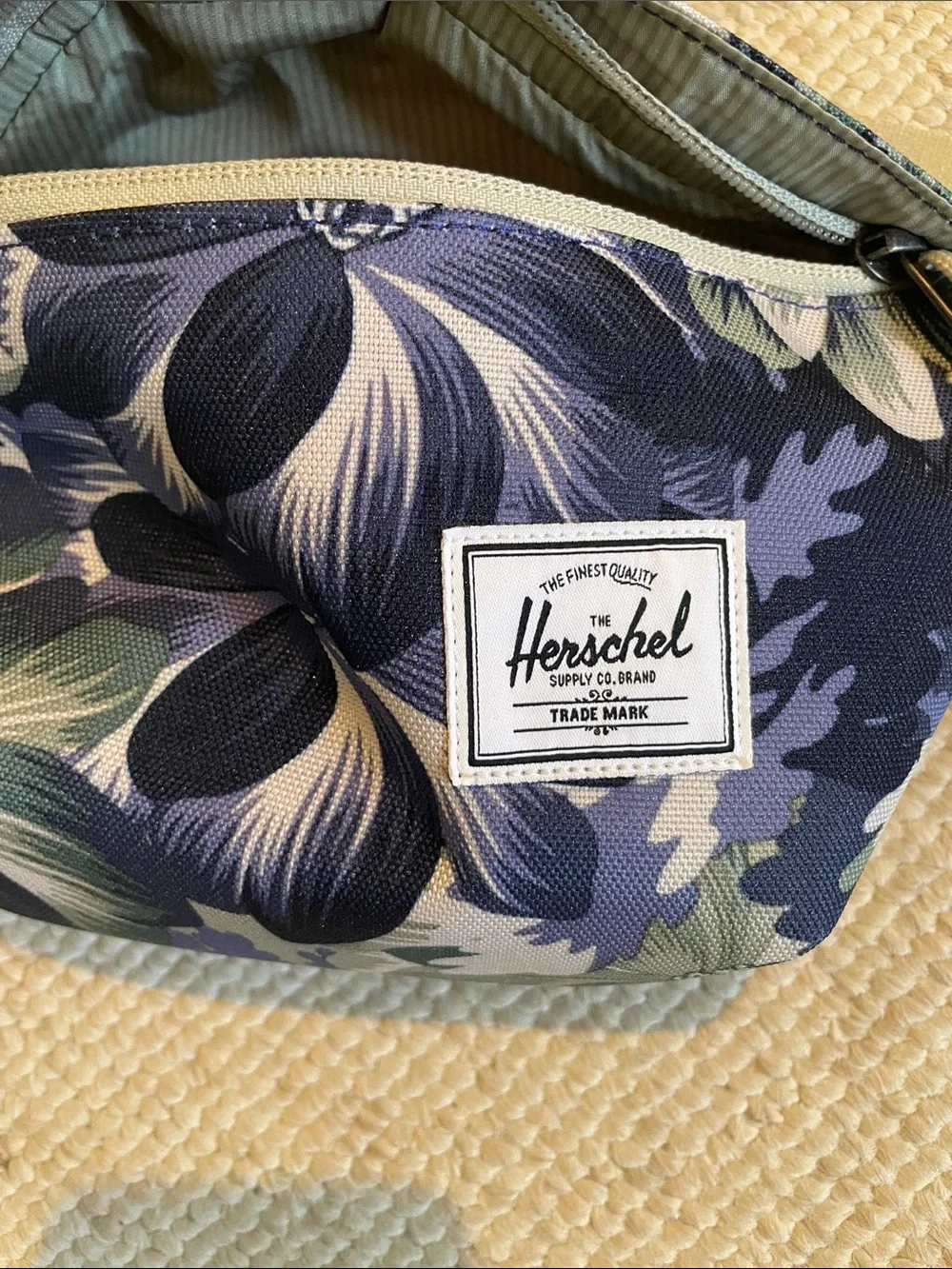 Herschel Supply Company compact fanny